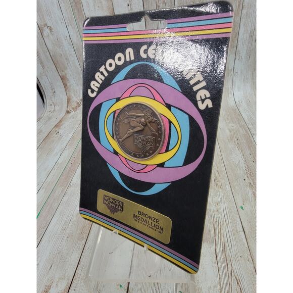AMC 1987 Wonder Woman Bronze Medallion Coin Round Cartoon Celebrities - Picture 4 of 5